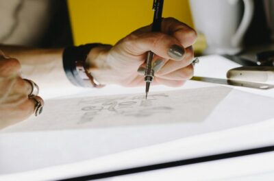 L’Arte del logo design nel 2025: creatività, metodo e intelligenza artificiale