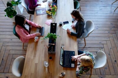 Coworking e librerie: i luoghi dove le idee si incontrano